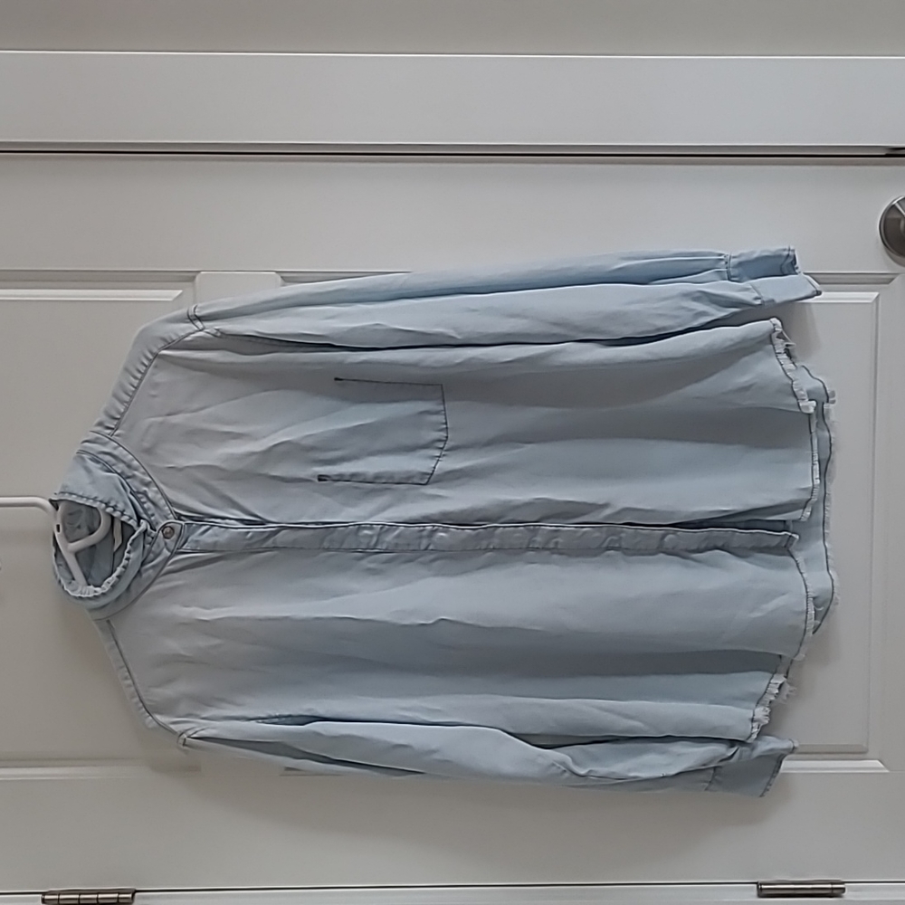 🟢Guess chambray throw over shirt. One size